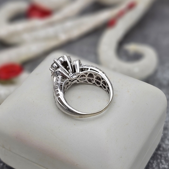 Beautiful 14K White Gold Diamond Engagement Ring 5.0 DWT - Picture 5 of 7